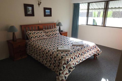 Placid Waters Holiday Apartments - Kawana Tourism 5