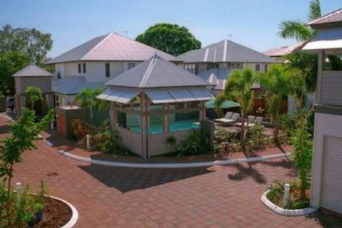 Captains By The Bay - Kawana Tourism 3