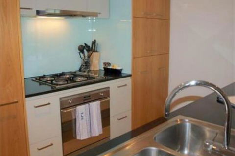 Docklands Prestige Apartments - Kawana Tourism 4