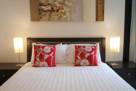 Docklands Prestige Apartments - Kawana Tourism 7