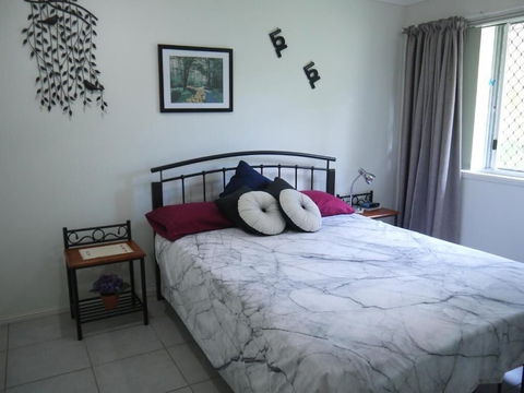 Bottlebrush B&B - Kawana Tourism 1