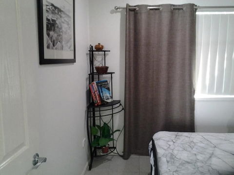 Bottlebrush B&B - Kawana Tourism 4