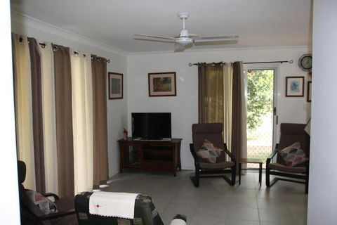 Bottlebrush B&B - Kawana Tourism 0