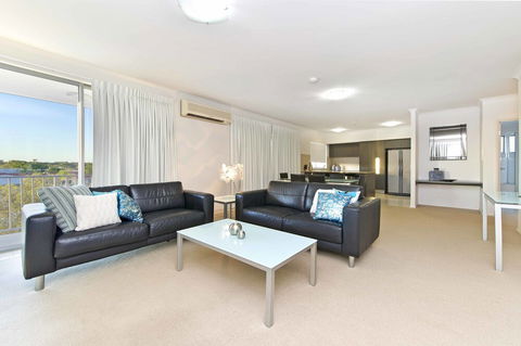 On The Bay Apartments - Kawana Tourism 1