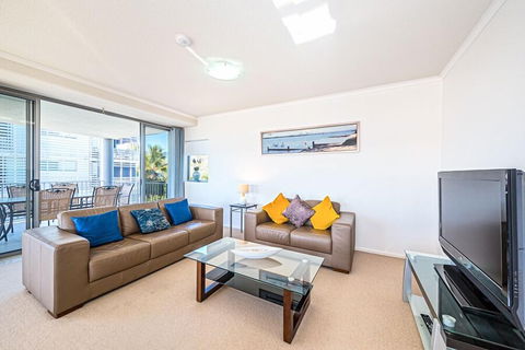 On The Bay Apartments - Kawana Tourism 3