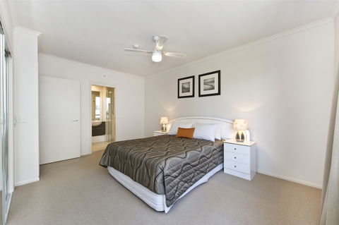 On The Bay Apartments - Kawana Tourism 5