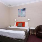 Motel Poinsettia - Kawana Tourism 0
