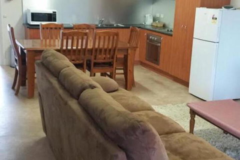 Augathella Palms Motel - Kawana Tourism 4