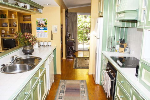Bygone Beautys Cottages - Bronte Cottage - Kawana Tourism 2