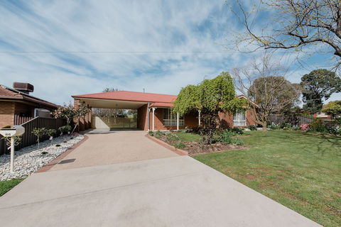 Mulberry House - Kawana Tourism 0