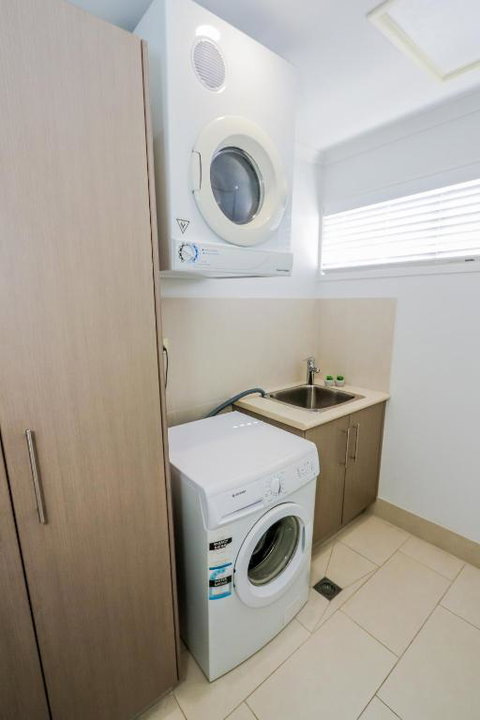 The Lazy Lizard - Kawana Tourism 5