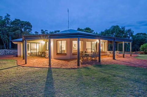 Yallingup Pet Friendly Bush Retreat - Kawana Tourism 6