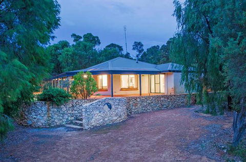 Yallingup Pet Friendly Bush Retreat - Kawana Tourism 4