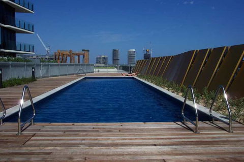 AKOM AT Docklands - Kawana Tourism 3