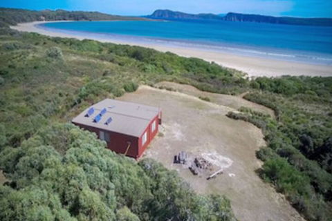 Cloudy Bay Cabin - Kawana Tourism 0