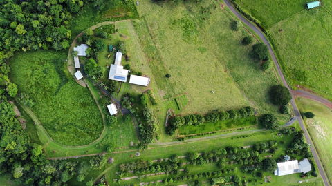 Mena Creek Flower House - Kawana Tourism 1