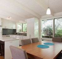 Maryrose Beautiful close walk to the beach - Kawana Tourism