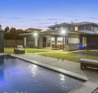 Ebony Rose Tweed Coast Holidays - Kawana Tourism