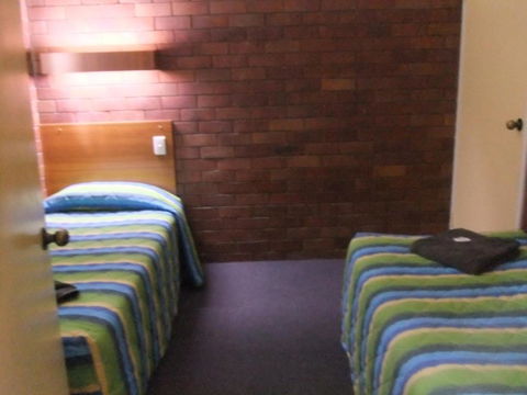 Golden West Motor Inn - Kawana Tourism 1