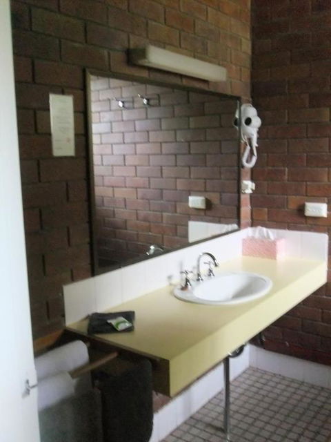 Golden West Motor Inn - Kawana Tourism 2