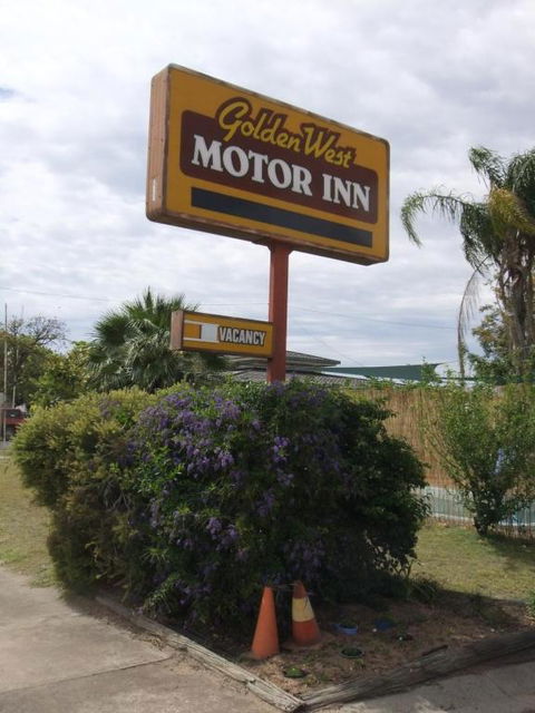 Golden West Motor Inn - Kawana Tourism 3