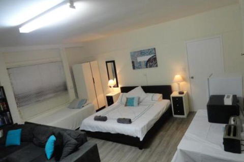 Cleveland B & B Private Studio Room - Kawana Tourism 0