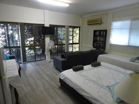 Cleveland B & B Private Studio Room - Kawana Tourism 3