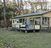 Pebbly Beach Shacks - Kawana Tourism