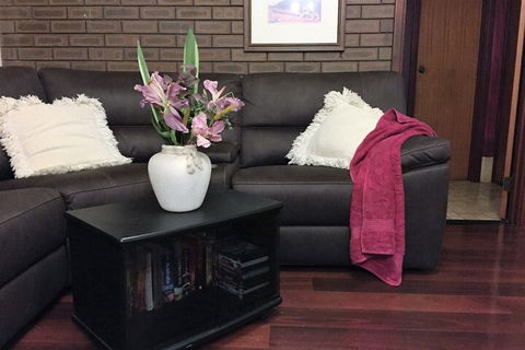 Perth Stadium Homestay - Kawana Tourism 3