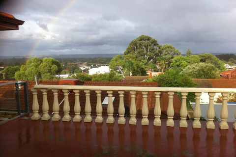 Perth Stadium Homestay - Kawana Tourism 1