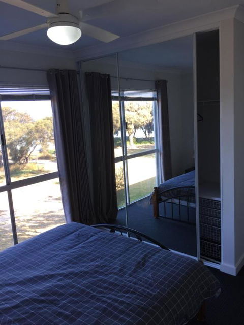 Falcon Bay 4x4 Townhouse - Kawana Tourism 4