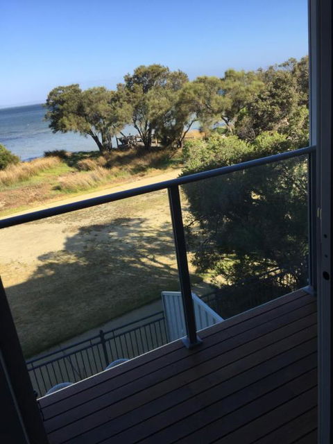 Falcon Bay 4x4 Townhouse - Kawana Tourism 3