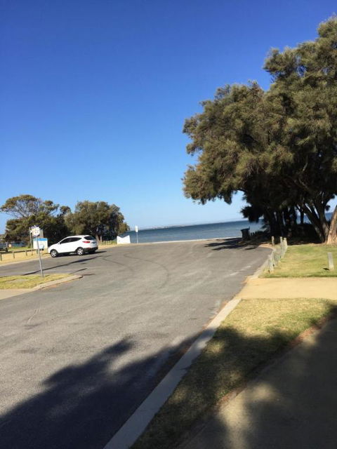 Falcon Bay 4x4 Townhouse - Kawana Tourism 5
