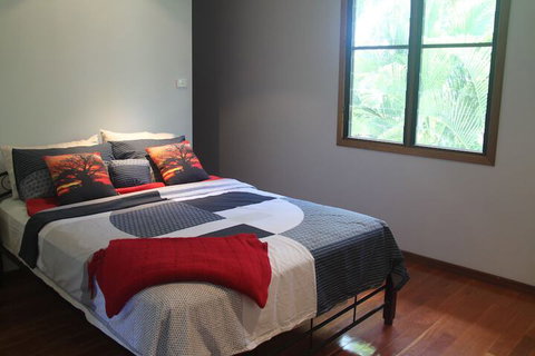 Beach House On Fox - Kawana Tourism 5