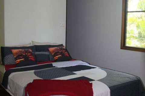 Beach House On Fox - Kawana Tourism 1