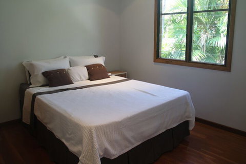 Beach House On Fox - Kawana Tourism 4