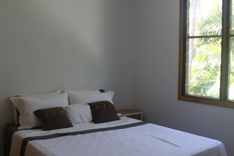 Beach House On Fox - Kawana Tourism 6