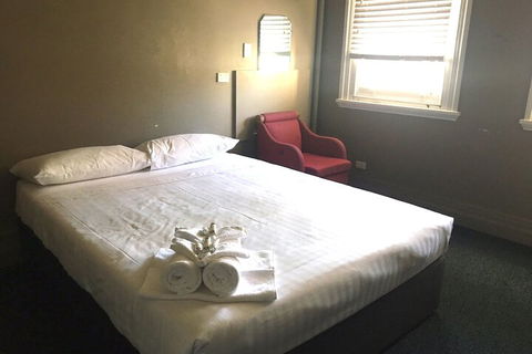 Swansea Hotel - Kawana Tourism 3
