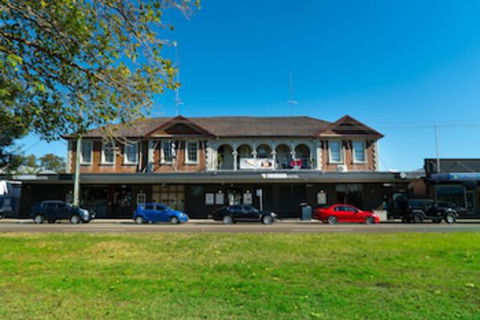 Swansea Hotel - Kawana Tourism 0