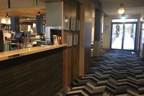 Swansea Hotel - Kawana Tourism 2