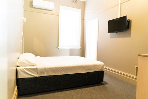 Swansea Hotel - Kawana Tourism 4