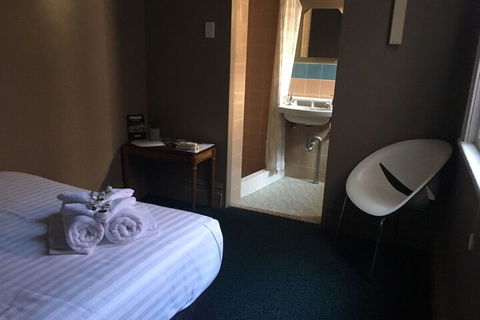 Swansea Hotel - Kawana Tourism 6