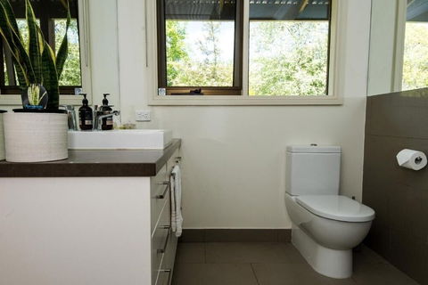 Hollyhock B&B - Kawana Tourism 2