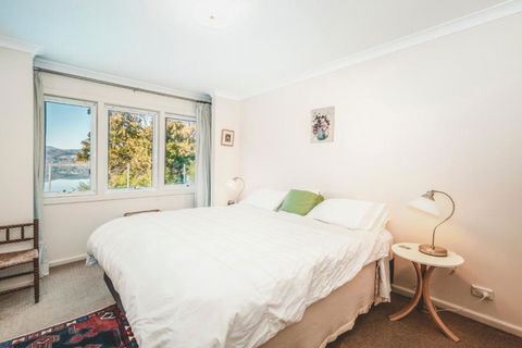 The Anchorage Waterfront Apartment - Kawana Tourism 6