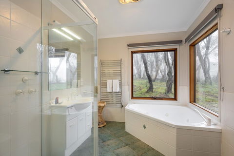 Absinthe - Kawana Tourism 4