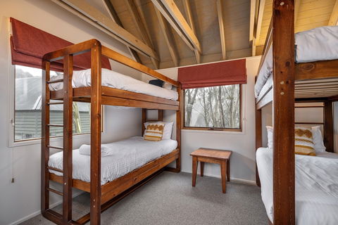 Absinthe - Kawana Tourism 1