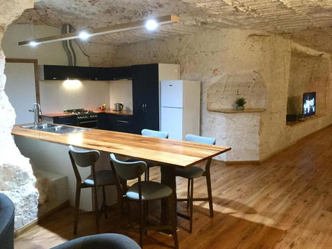 Dug Out B & B Apartments - Kawana Tourism 1
