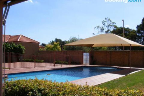 Fairways Bed & Breakfast At Jerilderie - Kawana Tourism 5