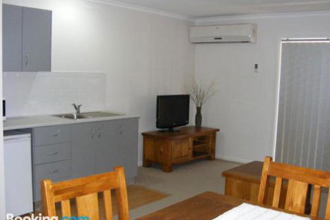 Fairways Bed & Breakfast At Jerilderie - Kawana Tourism 6