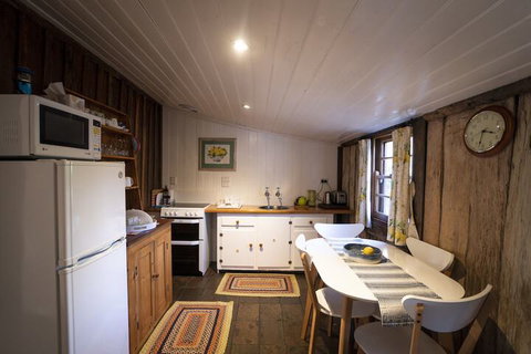 Camerons Cottage - Kawana Tourism 2